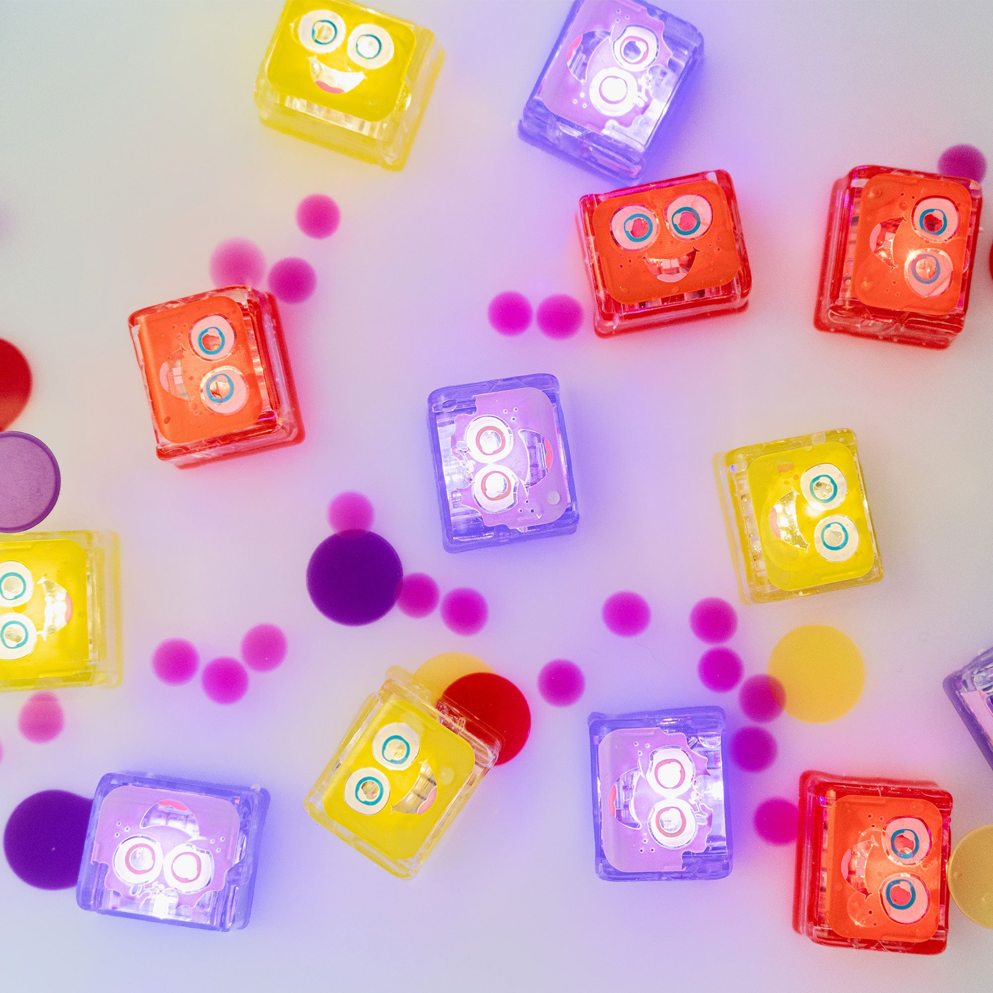 Glo Pals - Light Up Cubes 4pk - Alex - Yellow - Image 3